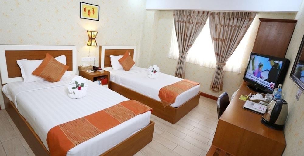 Hotel Kan Kaw Янгон Экстерьер фото
