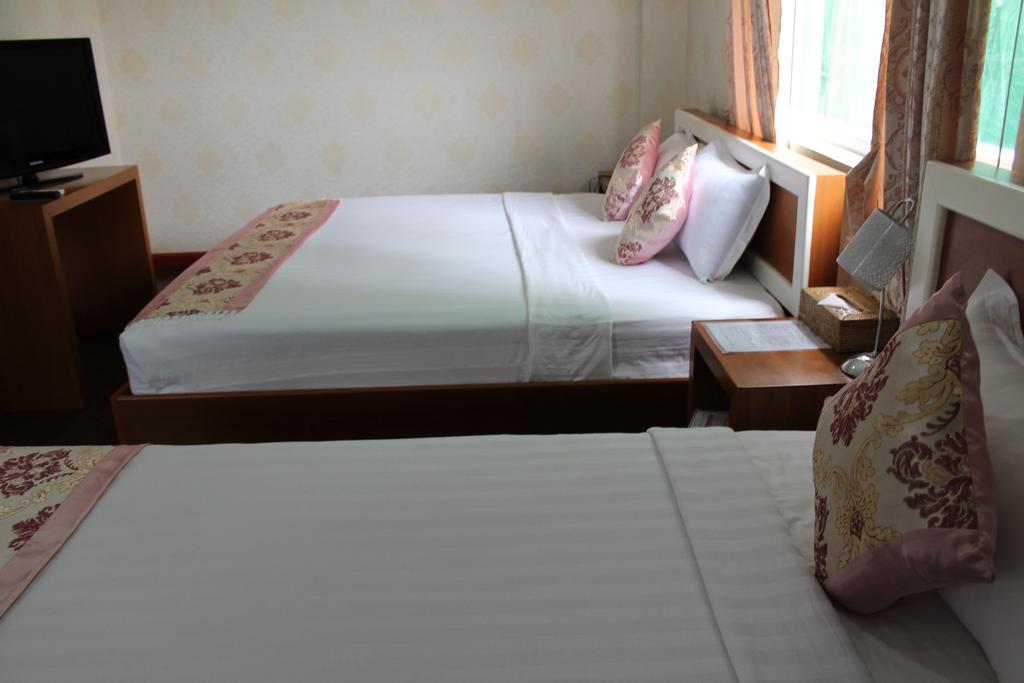 Hotel Kan Kaw Янгон Экстерьер фото