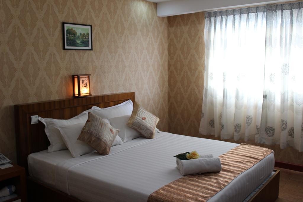Hotel Kan Kaw Янгон Экстерьер фото